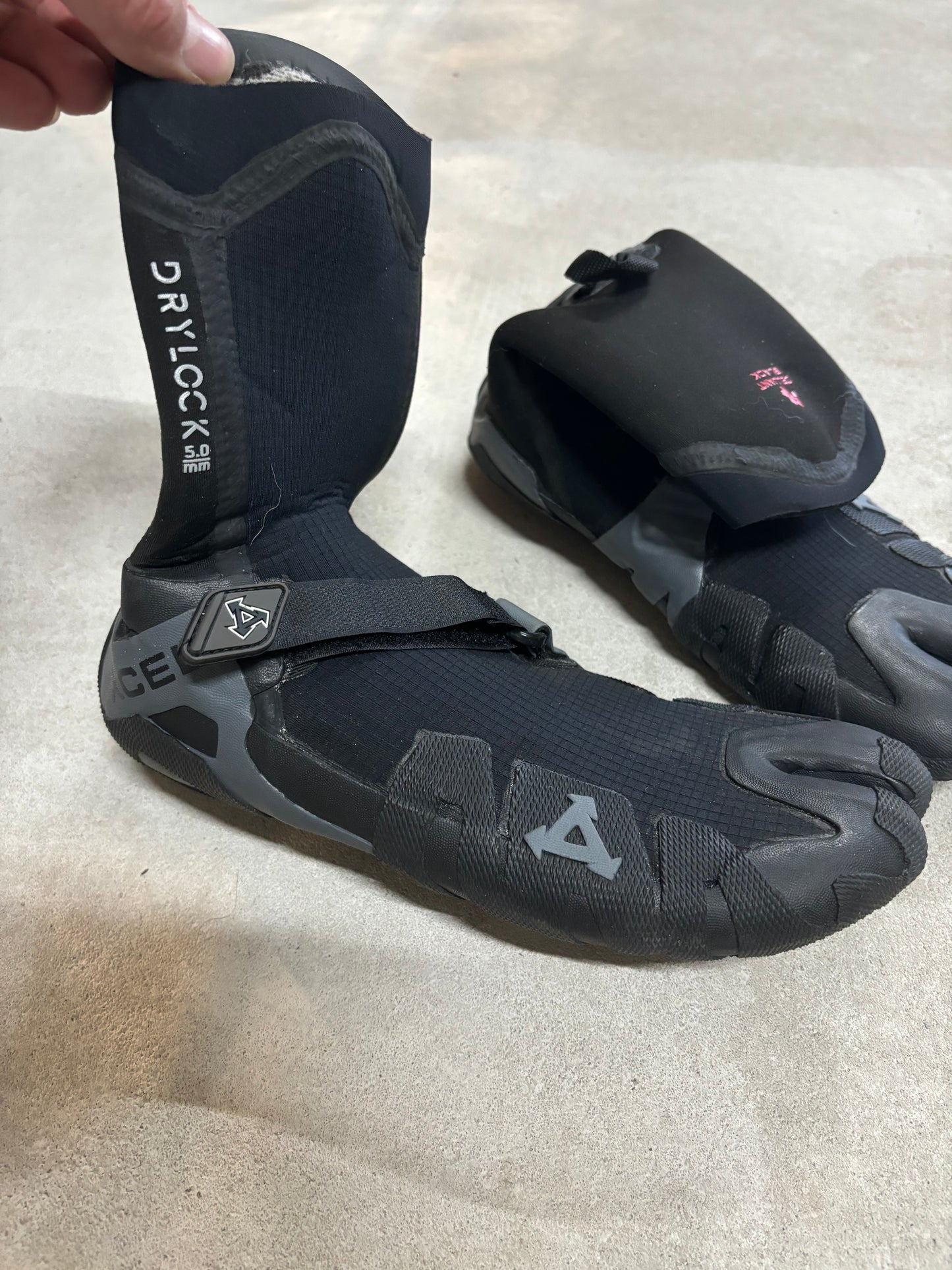 Xcel Surfschoen hoog 5mm maat 45