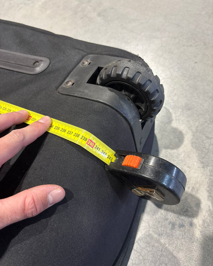 Gearbag Dakine met wieltjes
