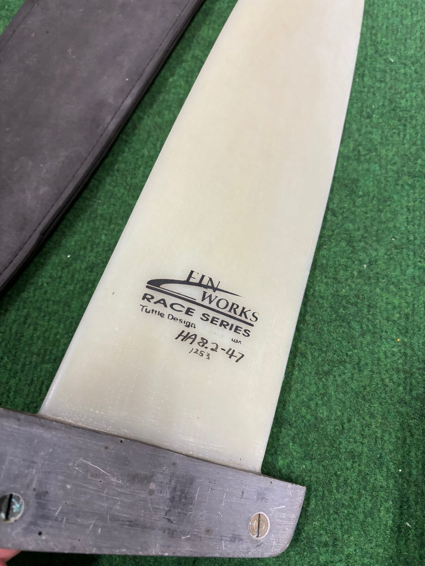 Fin Works Race 47cm Tuttlebox