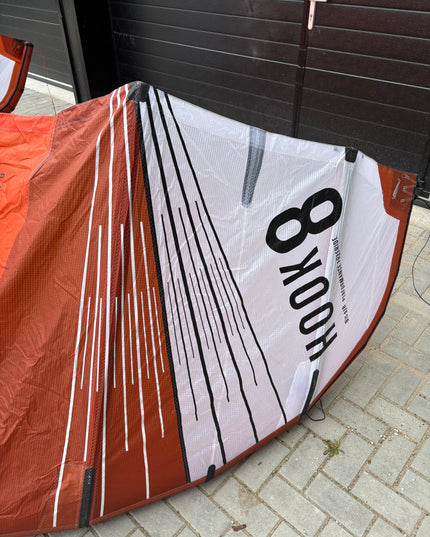 PLKB SET Hook V4 8m + Capital 137x41.5 + Compass Bar (NIEUW)