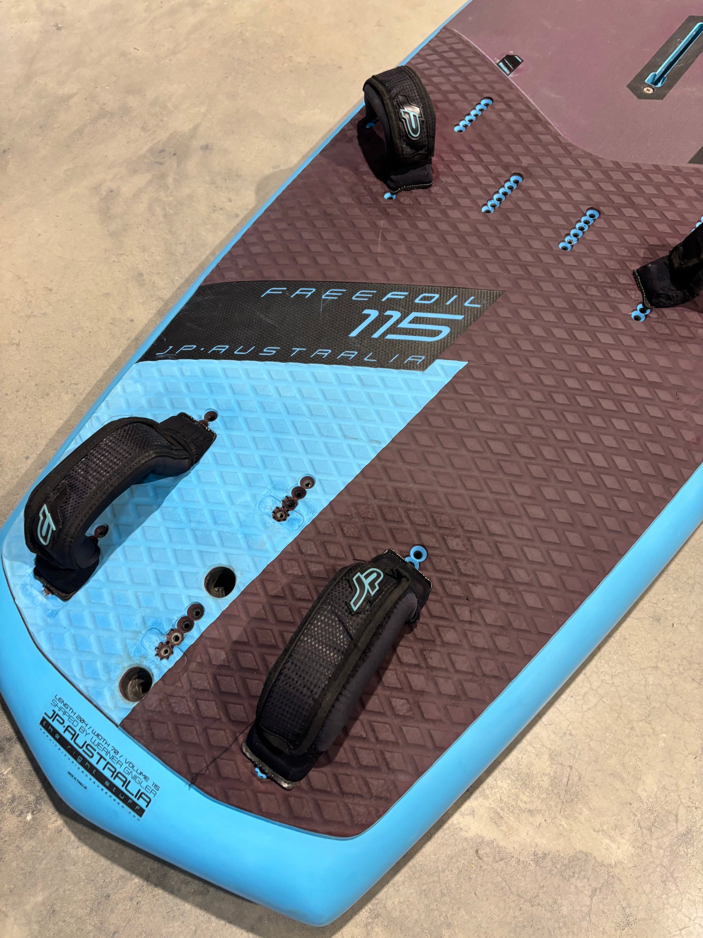 JP Freefoil PRO Edition 115L + Neilpryde Glide Windfoil set