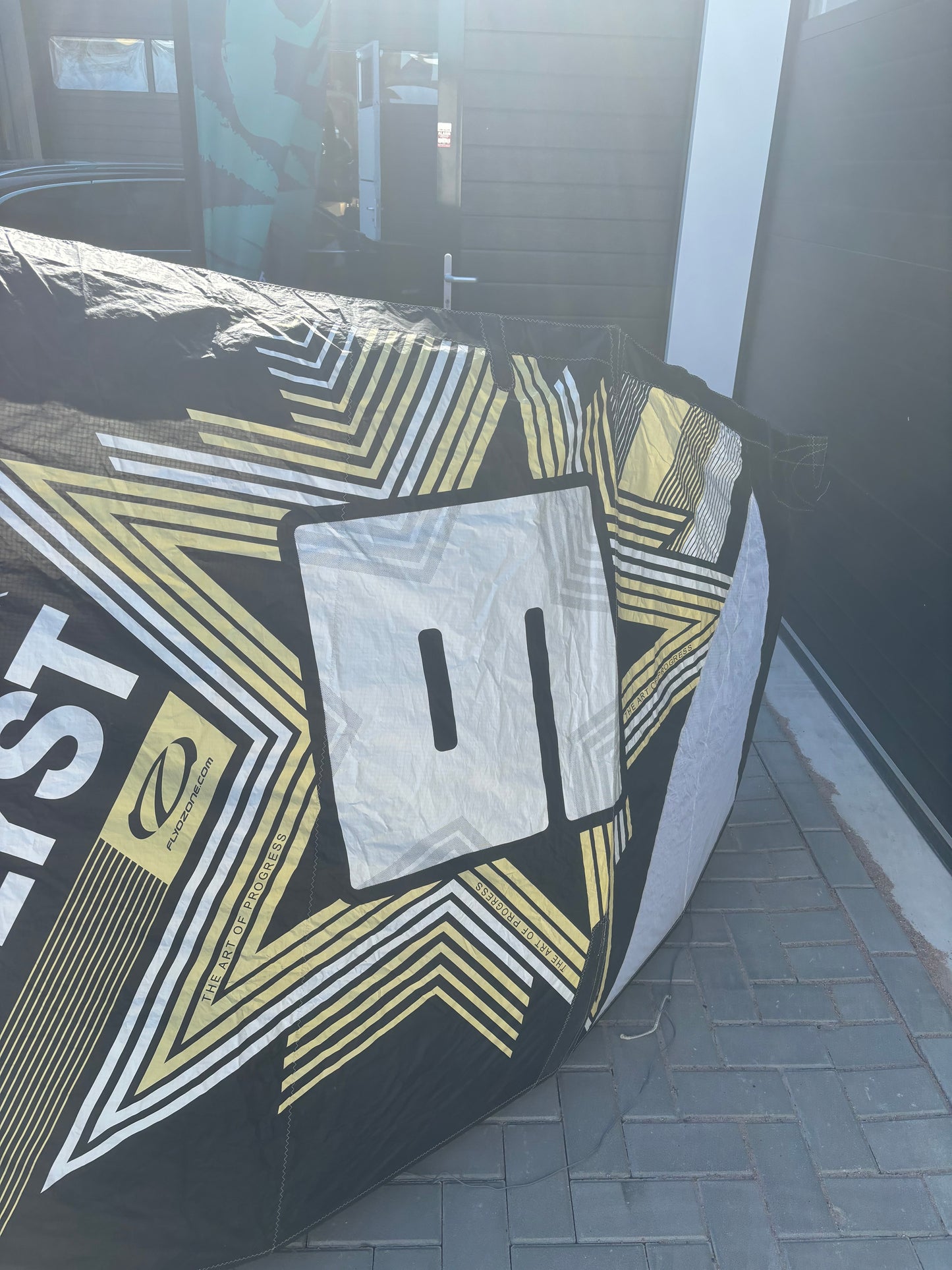 Complete kiteset | Ozone Catalyst 9m2 + North Gonzales 134x40 board + Bar + Pomp + Leash