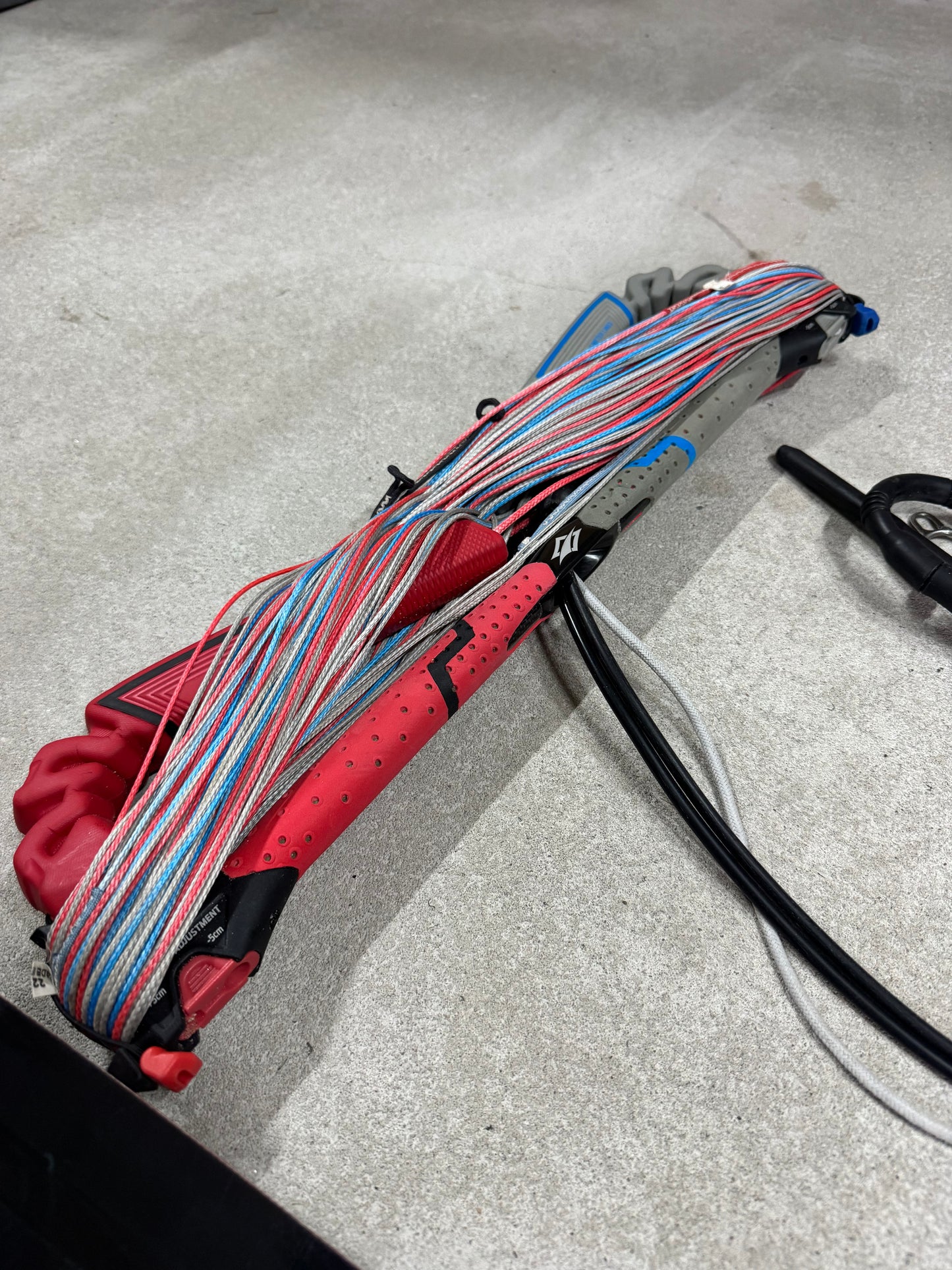 Naish Pivot 2025 8m + Naish Motion 138x41,5 + Naish Bar