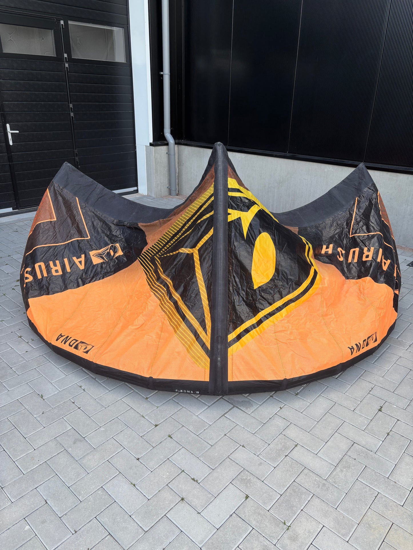(Gereserveerd) Airush DNA 8 + Brunotti Onyx 132x40 + Airush Bar