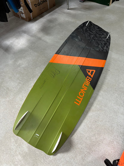 Naish Dash 12m + Brunotti Buster 142x42 + Eleveight Bar