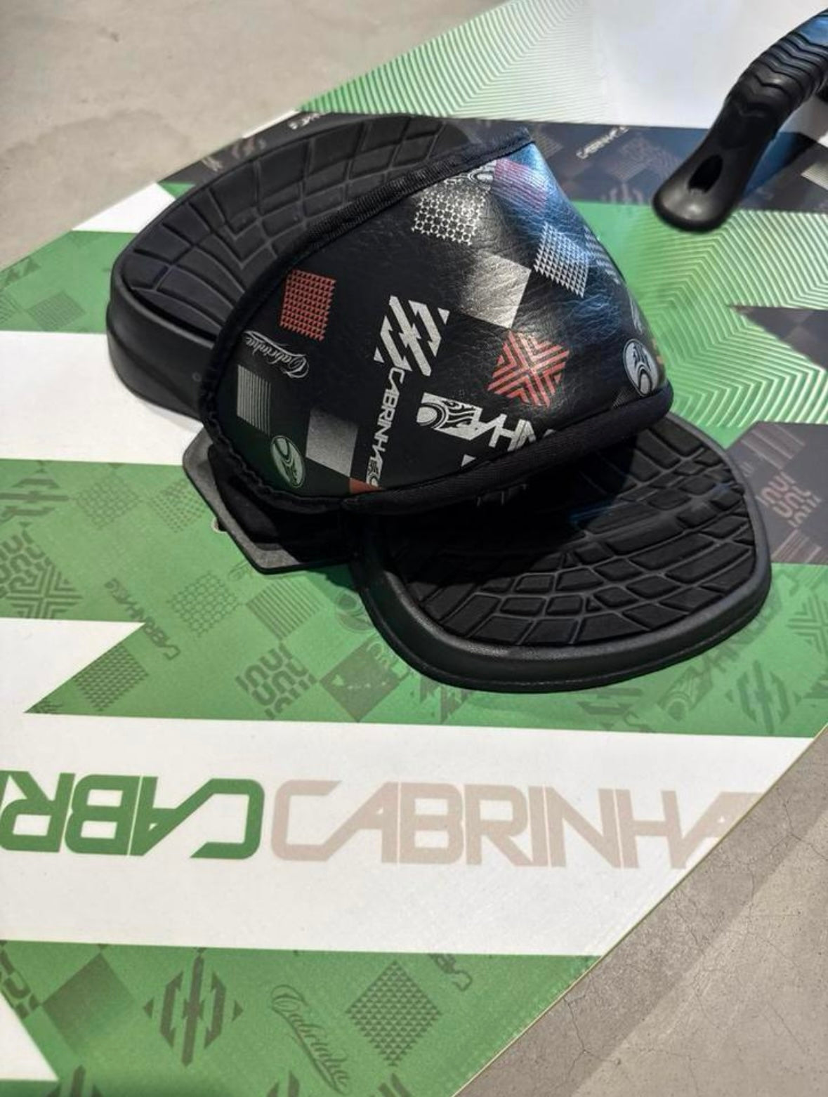 Cabrinha Switchblade 9m + Cabrinha Rival 133x42 +Cabrinha Bar