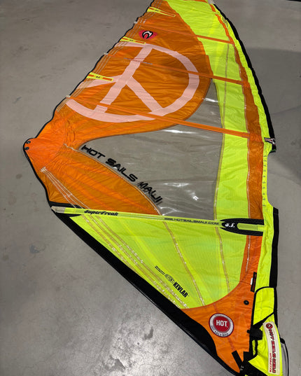 Hot Sails Superfreak 5.3 + Gratis Carbon giek