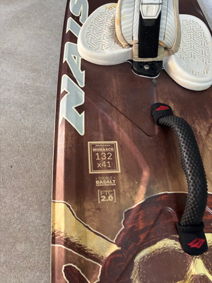 Naish Pivot 9m + Naish Monarch 132x41 + Naish Bar