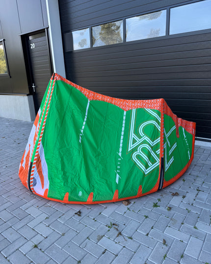 (Gereserveerd) F-One Bandit 6m + F-One Acid 130x39 + F-One Bar