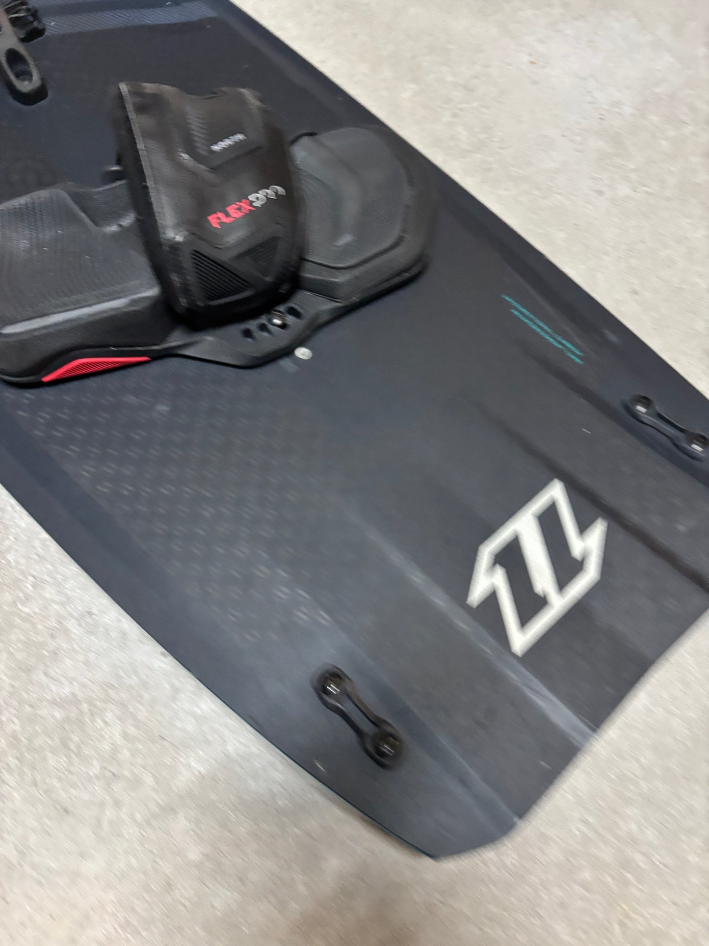 North Atmos Carbon 136x40 2023