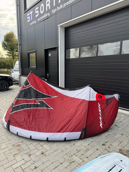 Naish Pivot 2025 8m + Naish Motion 138x41,5 + Naish Bar