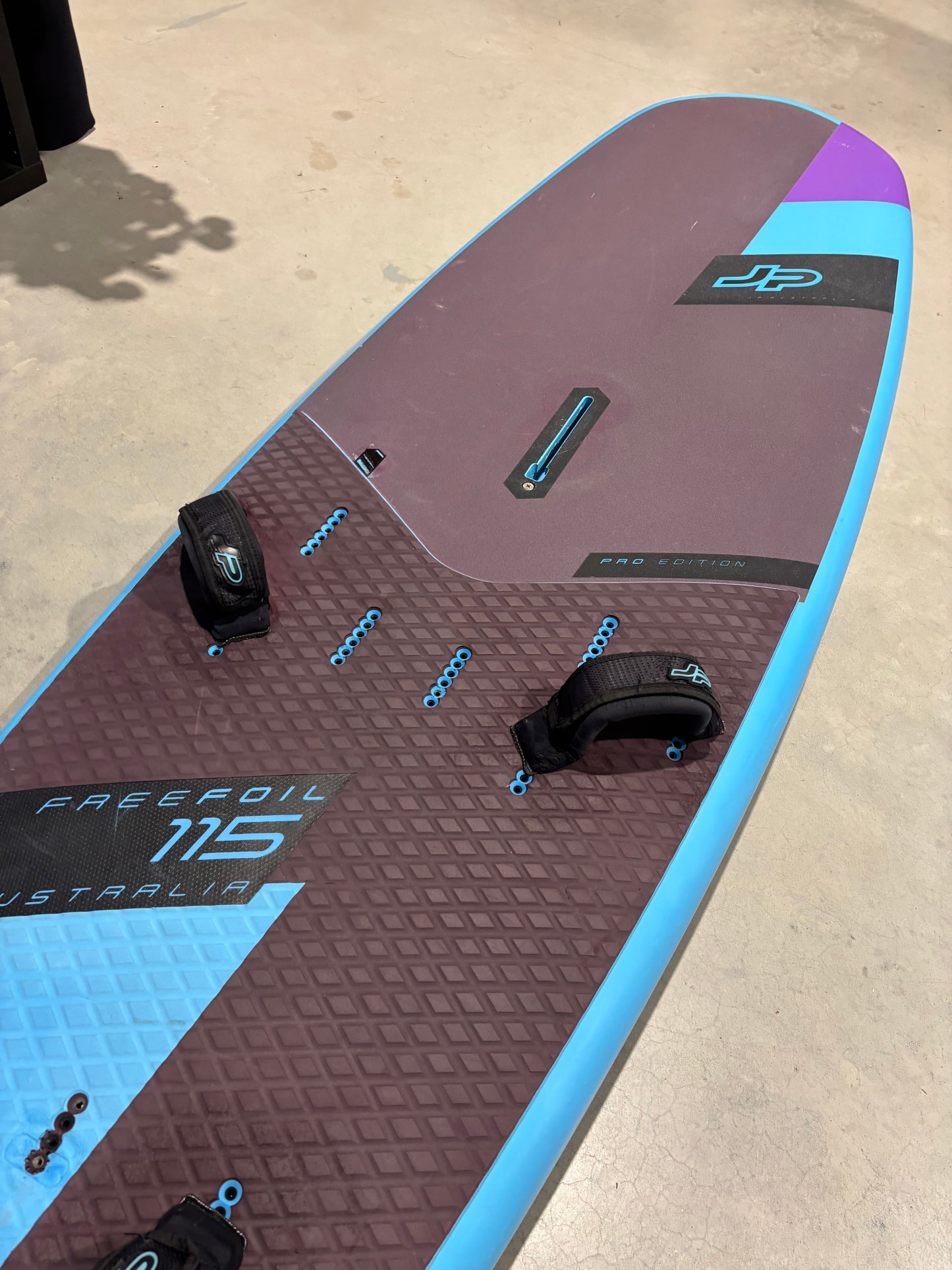 JP Freefoil PRO Edition 115L + Neilpryde Glide Windfoil set