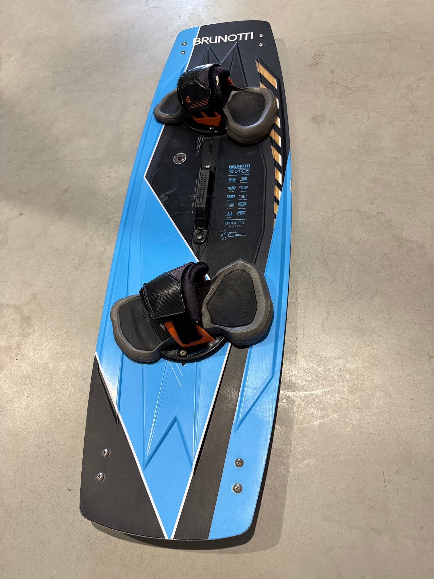 Cabrinha Switchblade 12m + Brunotti 136x40.5 + Cabrinha Bar