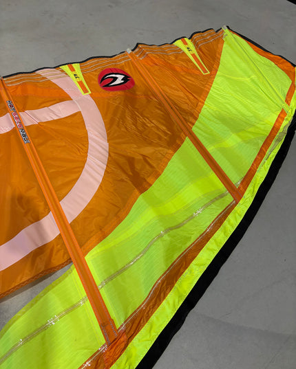 Hot Sails Superfreak 5.3 + Gratis Carbon giek