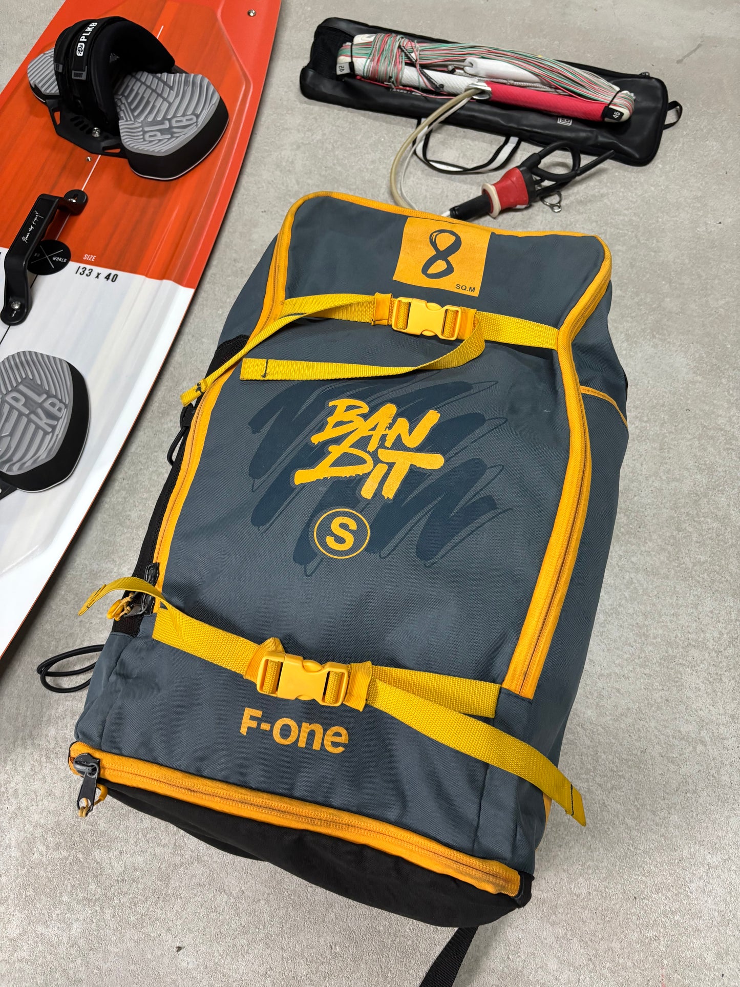 (Gereserveerd) F-One Bandit S 8m + PLKB Patrol 133x40 + F-One Bar