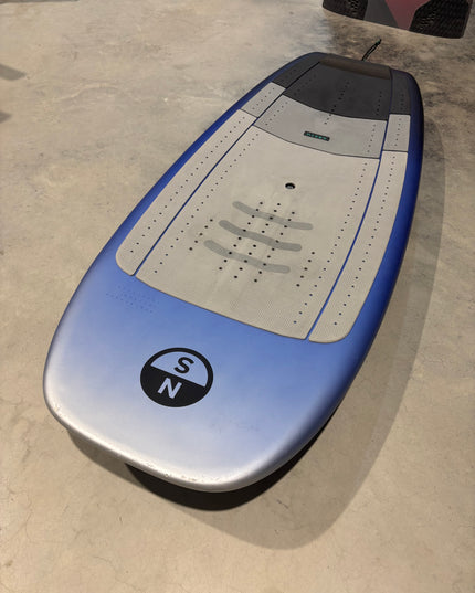 (Gereserveerd) North Seek Foil Board 2025 4’11 - 68L