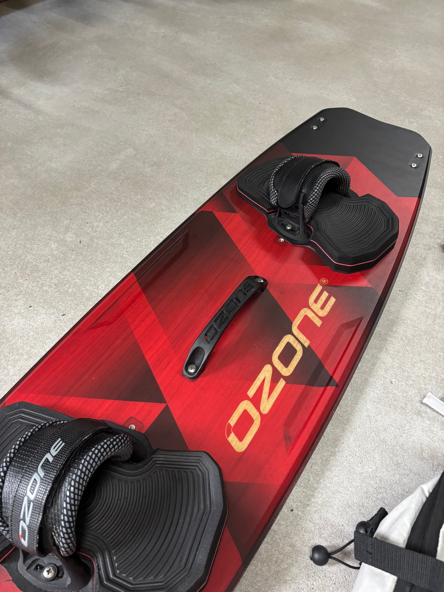 Naish Pivot S26 8m + Ozone Code 135x40 + Naish Bar
