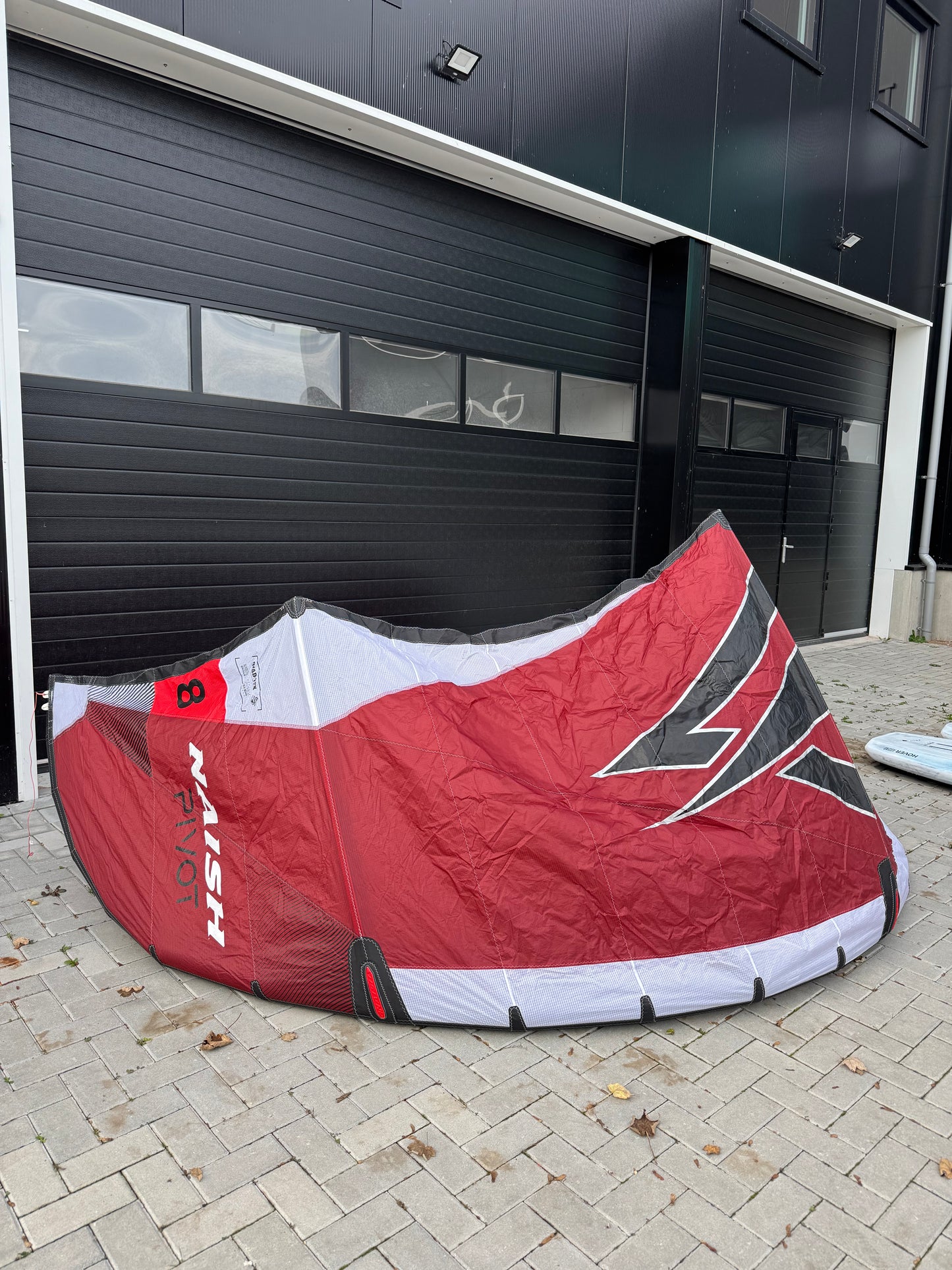 Naish Pivot 2025 8m + Naish Motion 138x41,5 + Naish Bar