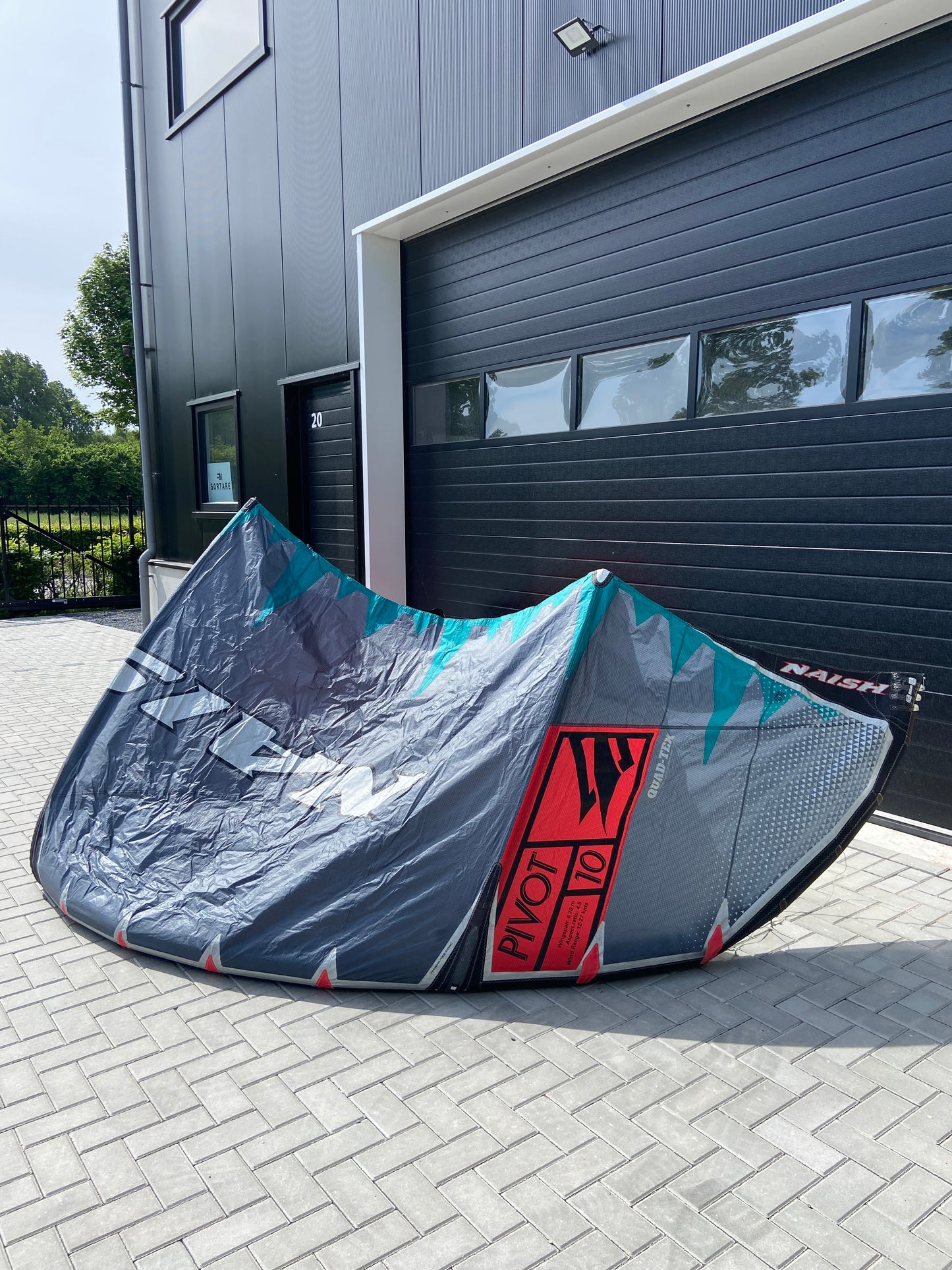 Naish Pivot 10m + Brunotti Discovery 140x42 + Eleveight Bar