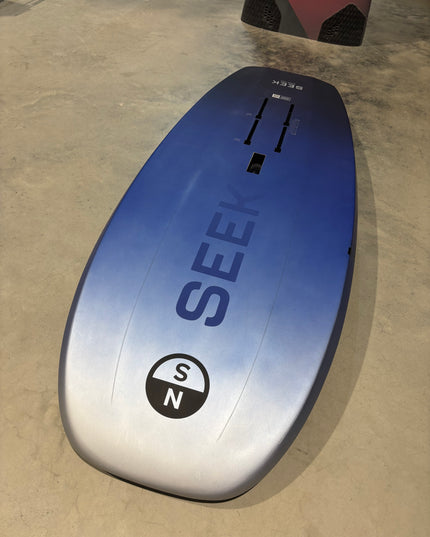 (Gereserveerd) North Seek Foil Board 2025 4’11 - 68L