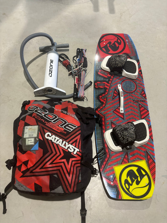 Complete kiteset | Ozone Catalyst 12m2 + RRD Placebo 139x41 board + Bar + Pomp + Leash