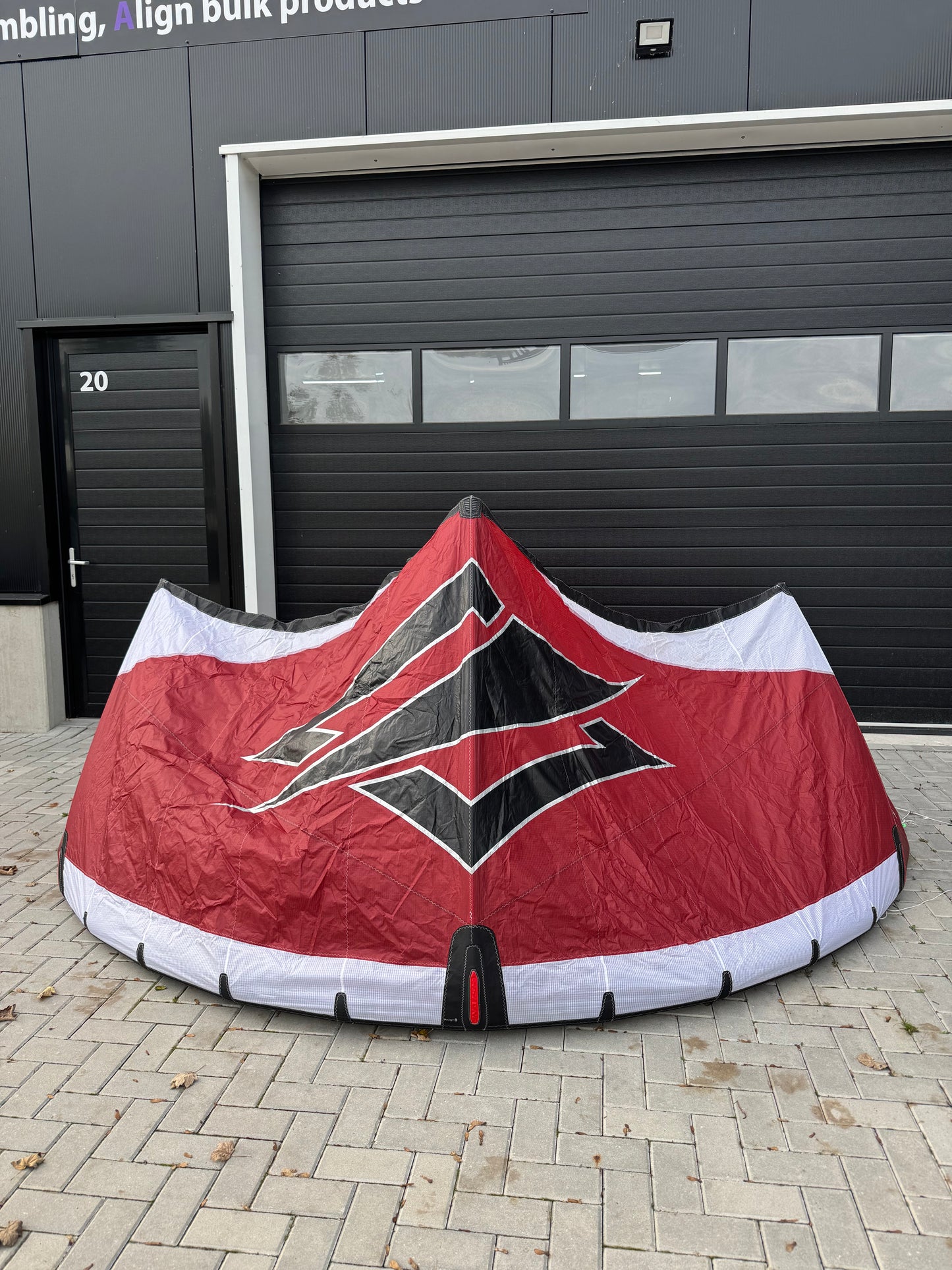 Naish Pivot 2025 8m + Naish Motion 138x41,5 + Naish Bar