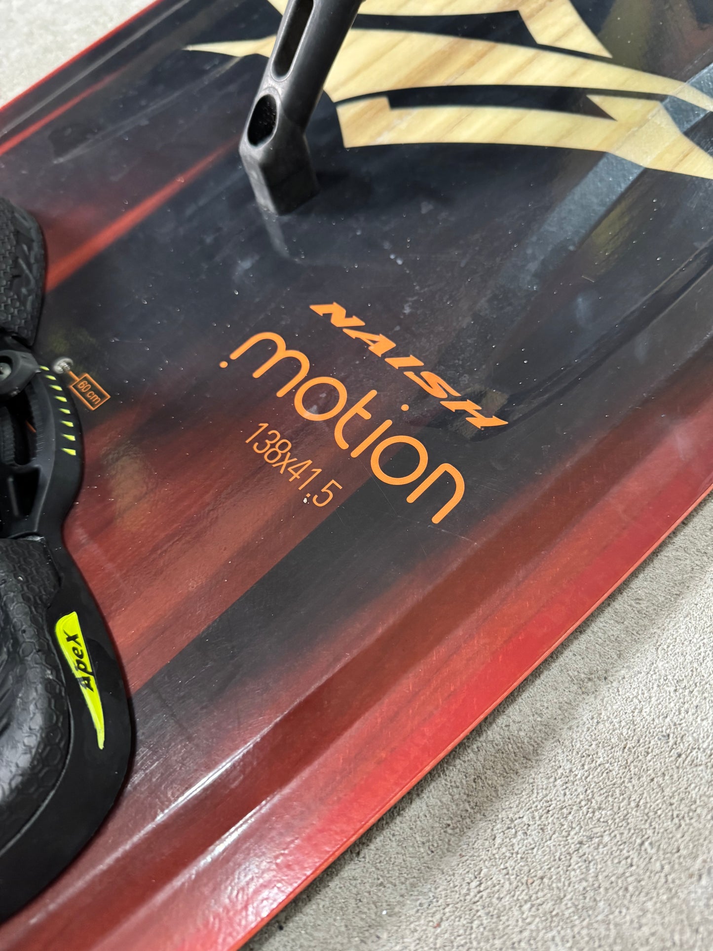 Naish Pivot 2025 8m + Naish Motion 138x41,5 + Naish Bar