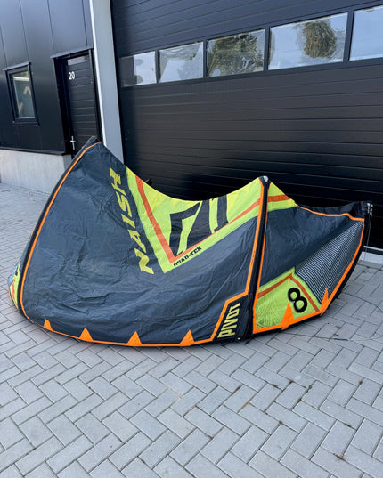 Naish Pivot 8m