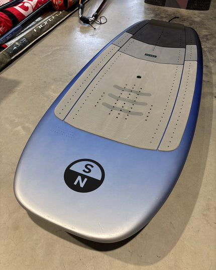 North Seek 2025 5’3 - 88L + North Sonar 1350 Foil + North Nova PRO 4.2