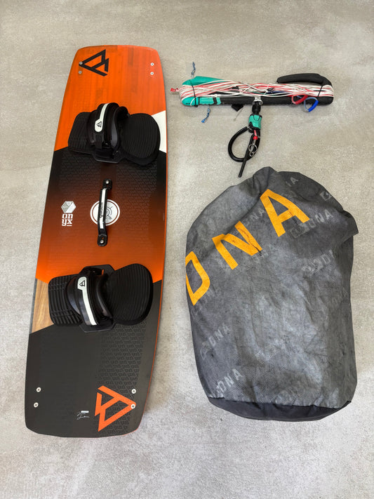 (Gereserveerd) Airush DNA 8 + Brunotti Onyx 132x40 + Airush Bar