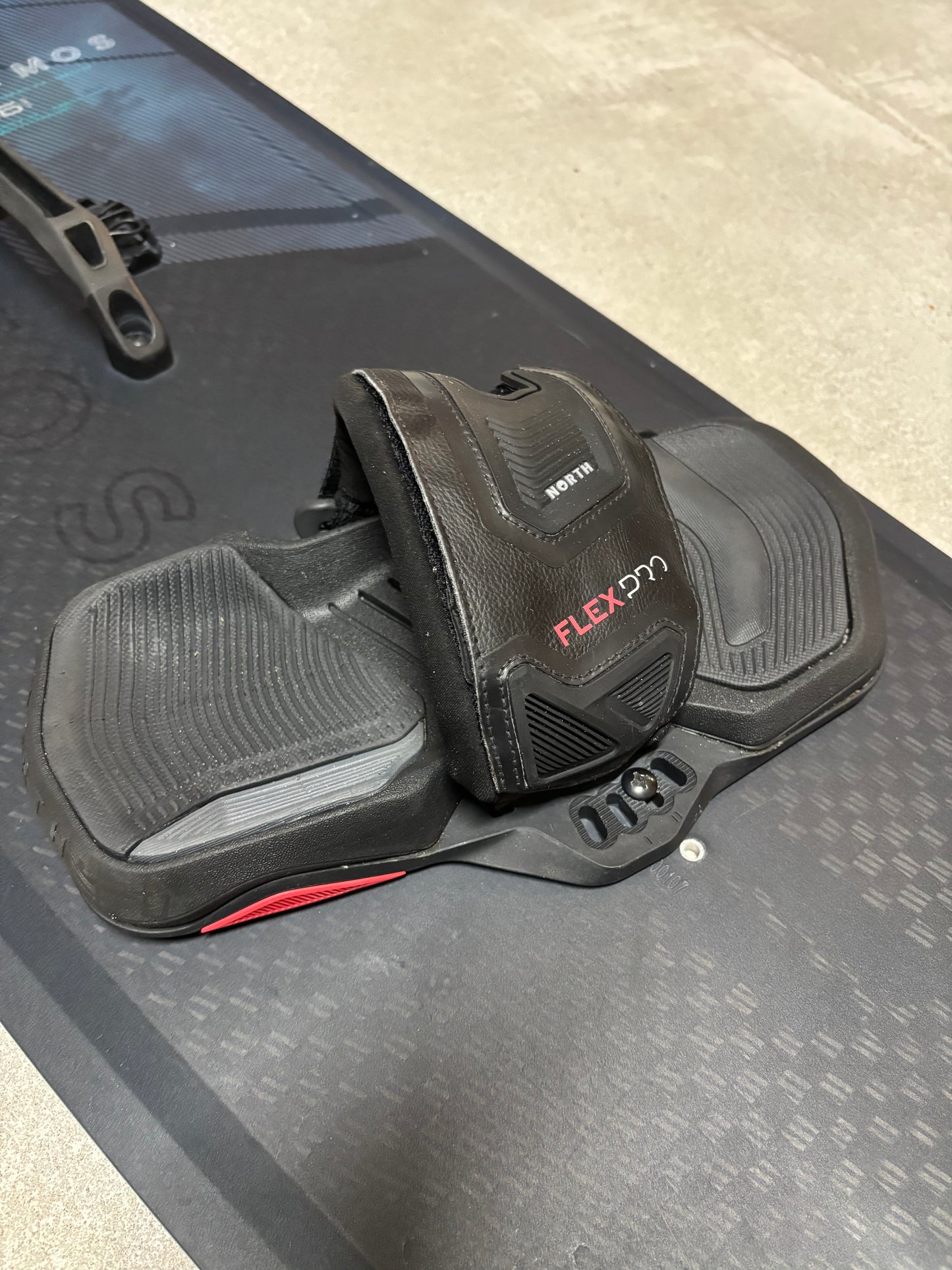 North Atmos Carbon 136x40 2023