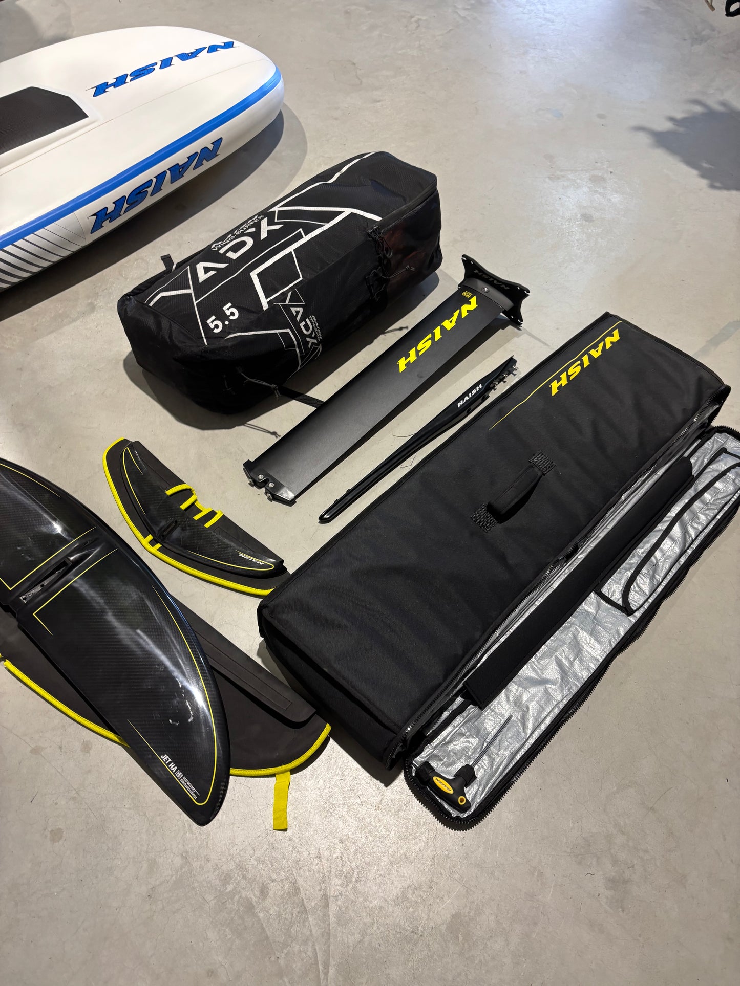Complete Wingfoil set | Naish Hover 5’7/135L + Naish Foil + Naish ADX 5.5 (2)