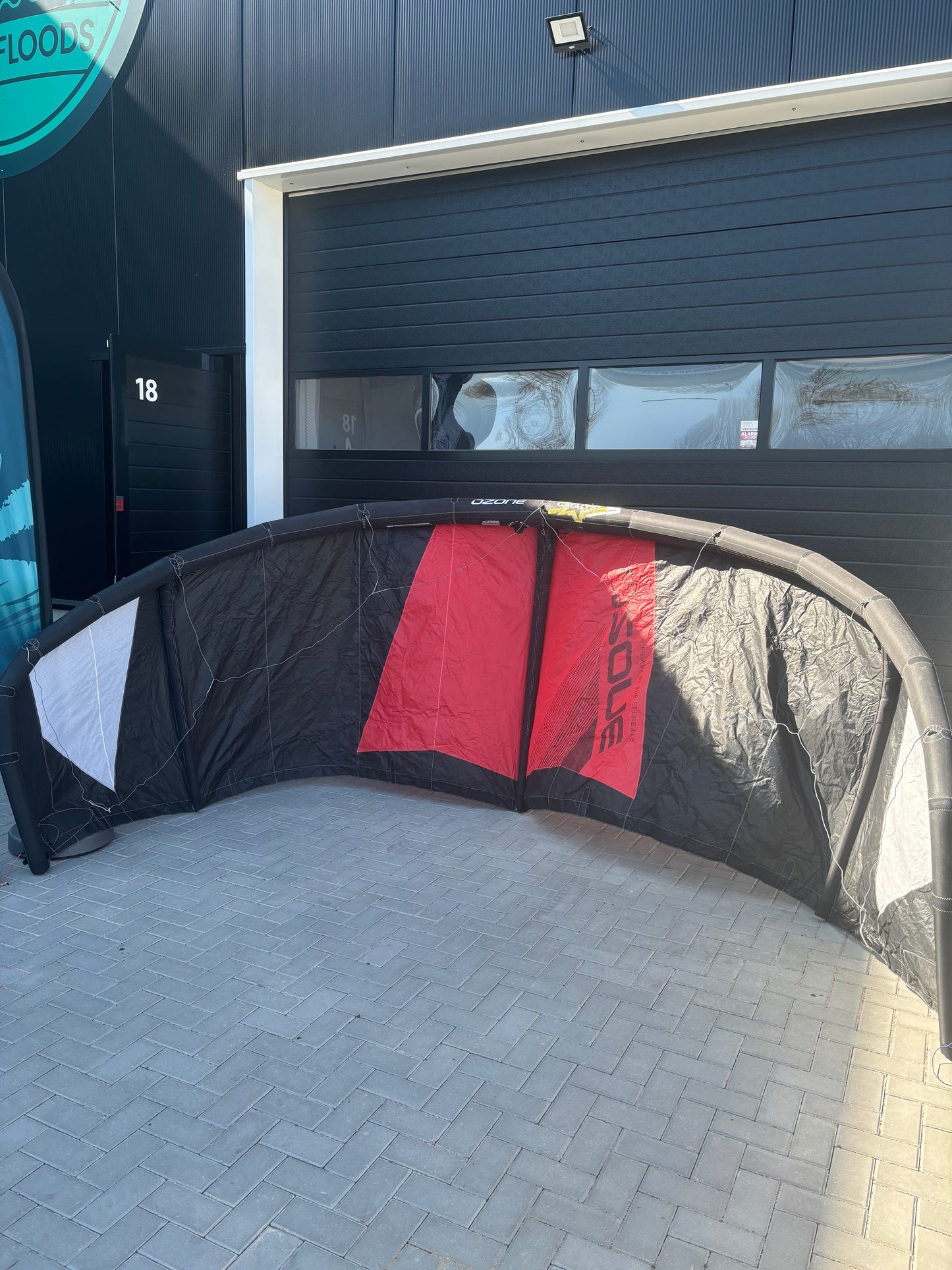 Complete kiteset | Ozone Catalyst 9m2 + North Gonzales 134x40 board + Bar + Pomp + Leash