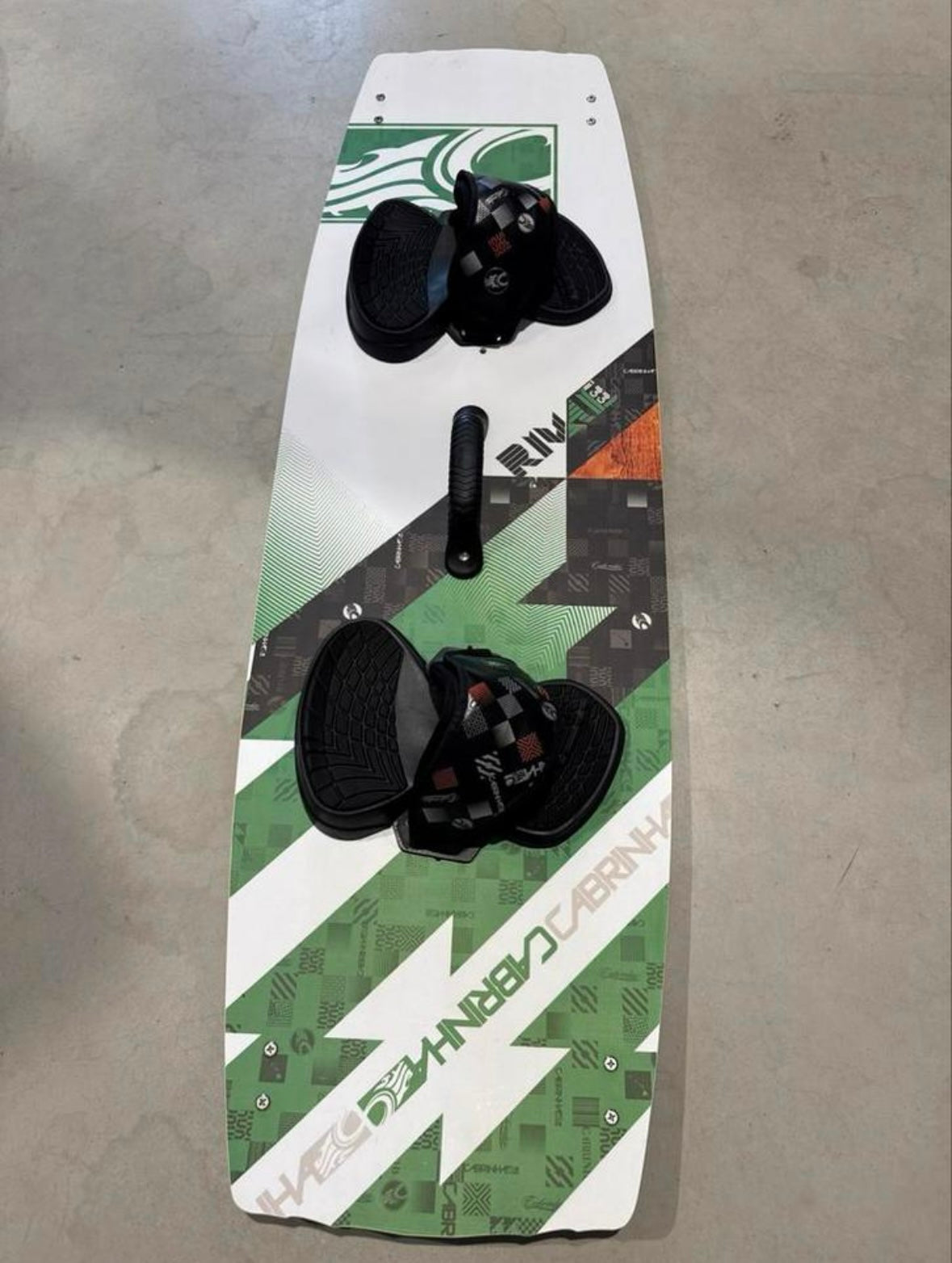 Cabrinha Switchblade 9m + Cabrinha Rival 133x42 +Cabrinha Bar