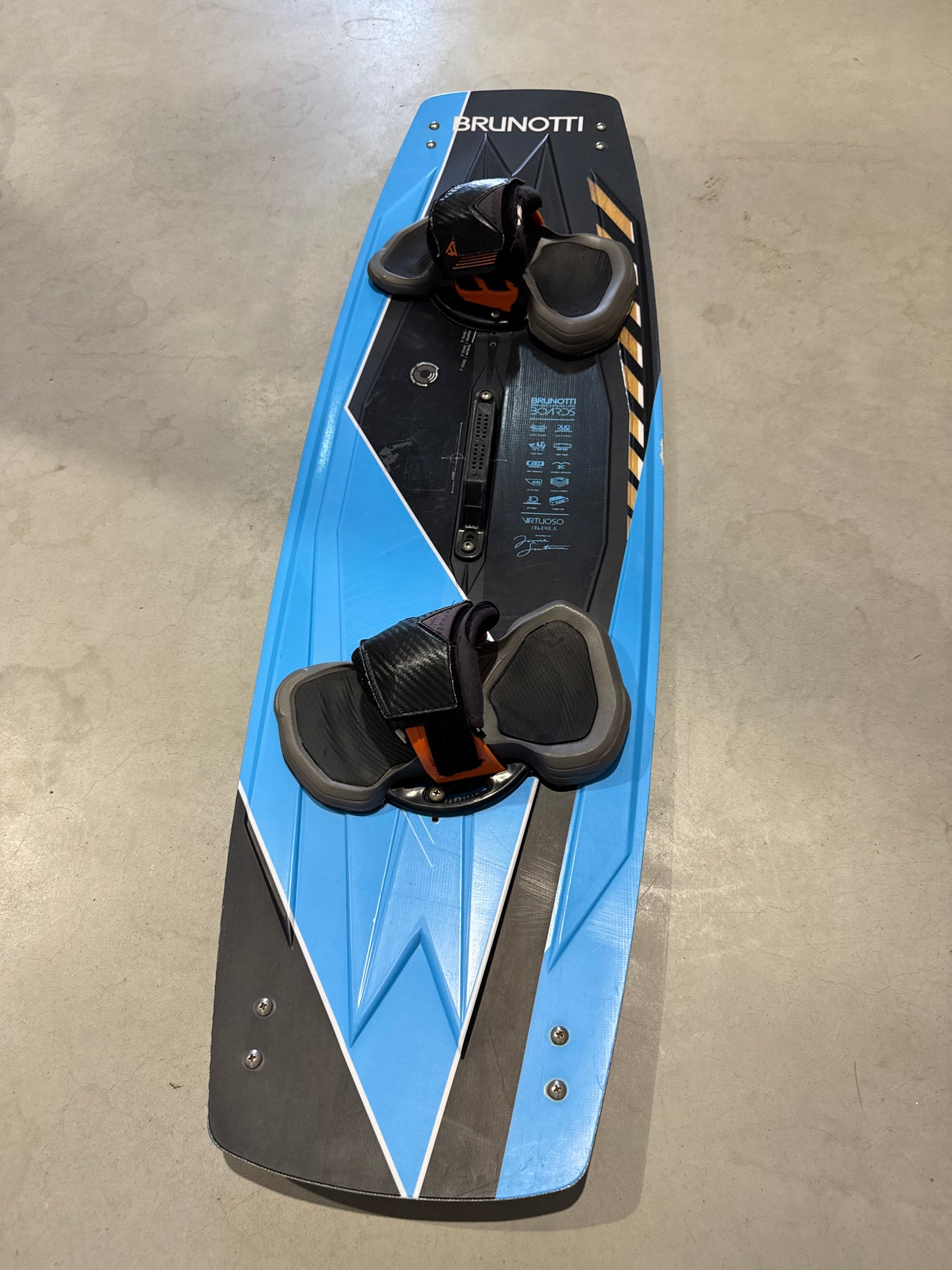 Cabrinha Switchblade 12m + Brunotti 136x40.5 + Cabrinha Bar