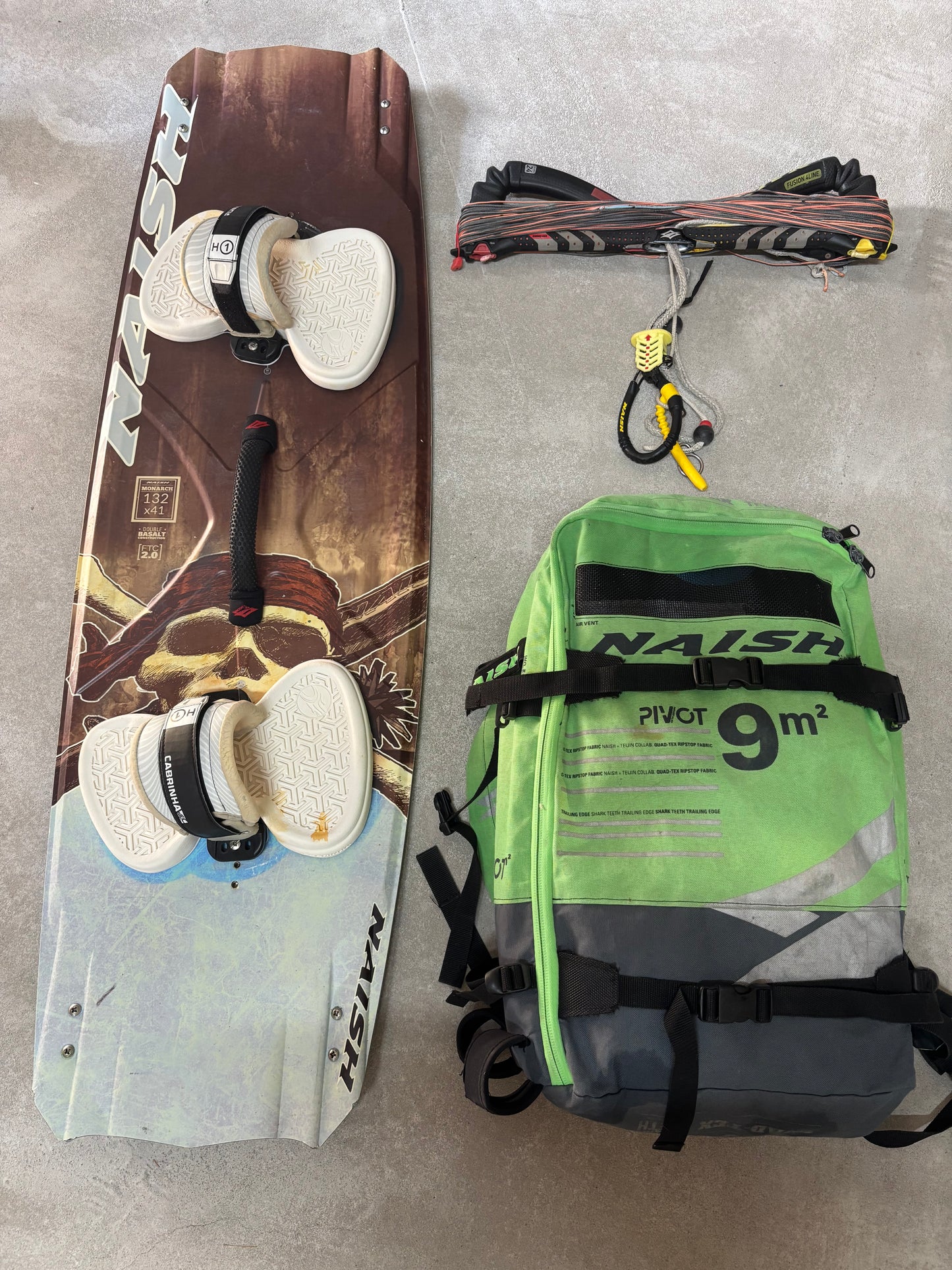 Naish Pivot 9m + Naish Monarch 132x41 + Naish Bar