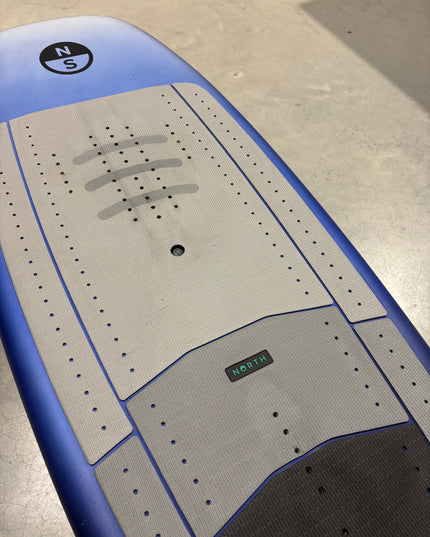 (Gereserveerd) North Seek Foil Board 2025 4’11 - 68L