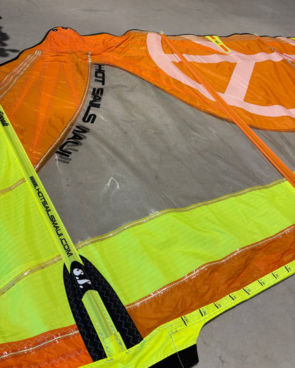 Hot Sails Superfreak 5.3 + Gratis Carbon giek