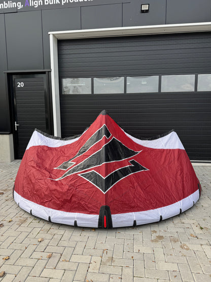 Naish Pivot 2025 8m + Naish Motion 138x41,5 + Naish Bar